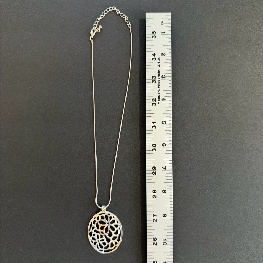 Pendant Necklace Silver Filigree - Picture 7 of 7